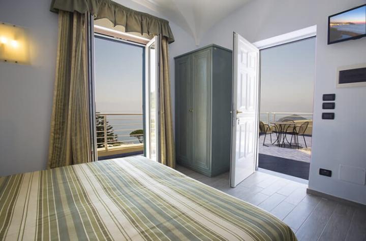 Offerte Settembre Ischia Hotel Saint Raphael 4 stelle Vacanza Benessere con Terme Trattamenti e Prenotazioni Soggiorno